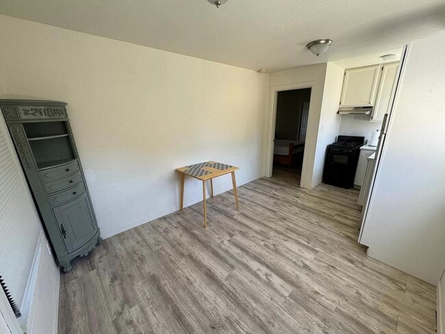 Foto del edificio - 1749 Santa Barbara Ave