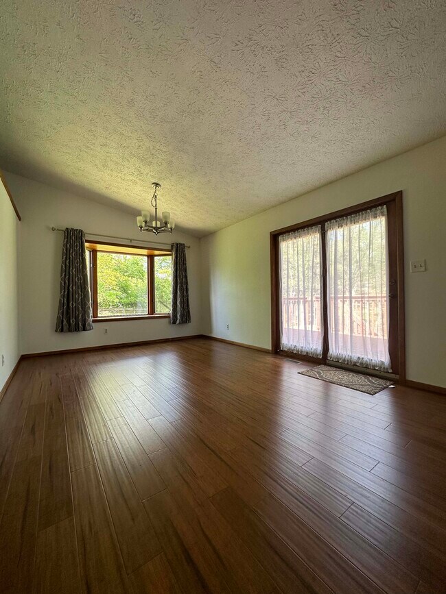 Building Photo - 1830 E Thornton Dr