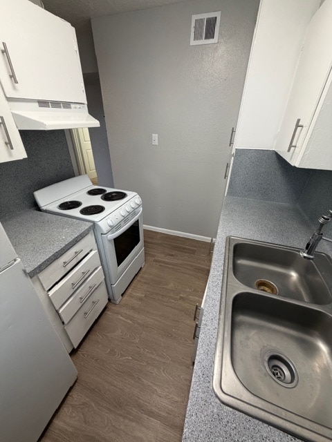 Building Photo - 5220 Weber Rd