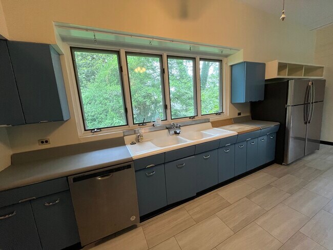 Foto del edificio - 220 E Montgomery St