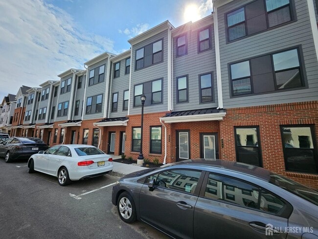 Building Photo - 605 Parker Blvd
