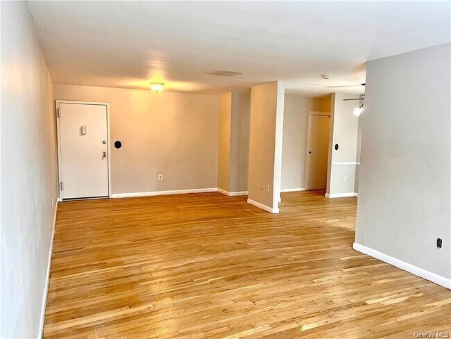 Foto del edificio - 810 Blooming Grove Turnpike