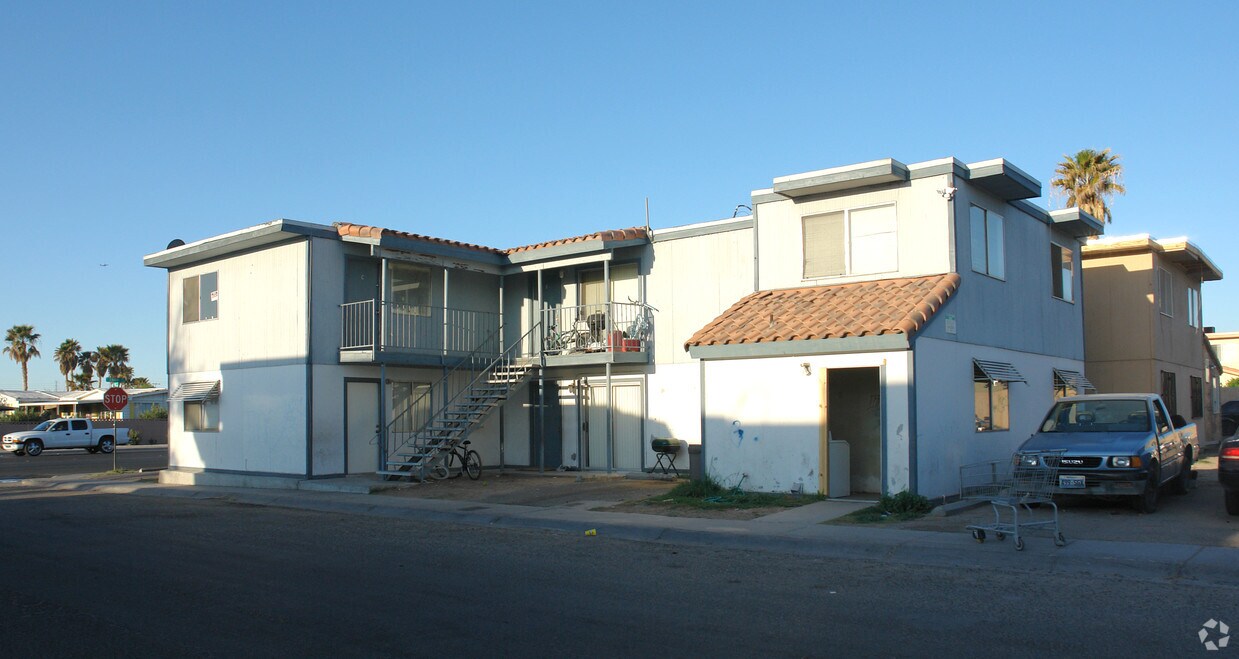 Primary Photo - 4840 W Twain Ave