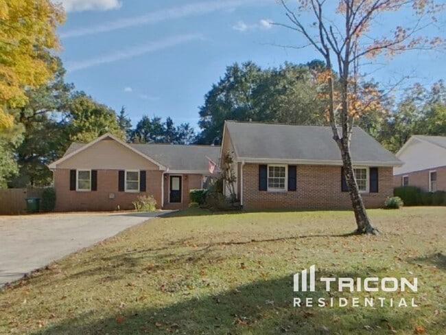 Building Photo - 5823 Williamsburg Dr NW