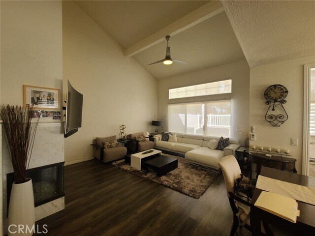 Foto del edificio - 22944 Estoril Dr