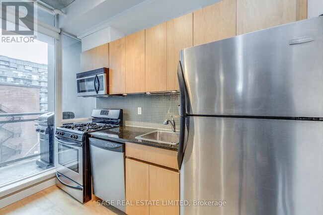 Building Photo - 38 Niagara St