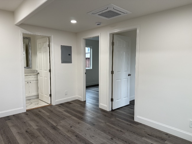 Building Photo - 1068 Billings Blvd