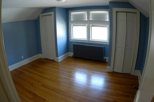 Building Photo - 16 Roberts Ln