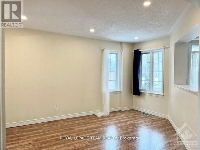 Building Photo - 9 Dewberry Crescent