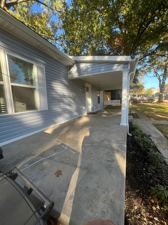 Building Photo - 119 Keeble Ave