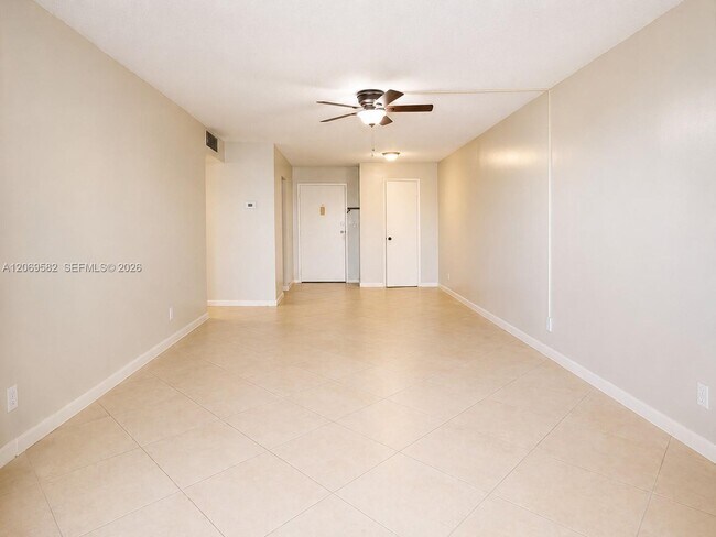 Foto del edificio - 6700 Cypress Rd