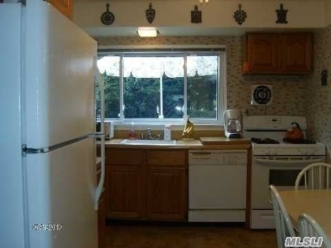 Building Photo - 102 Birchwood Park Dr