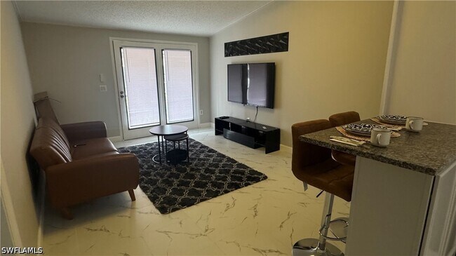 Foto del edificio - 5222 Treetops Dr