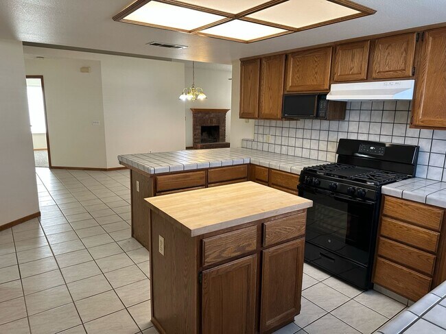 Foto del edificio - 5145 W Iris Ct