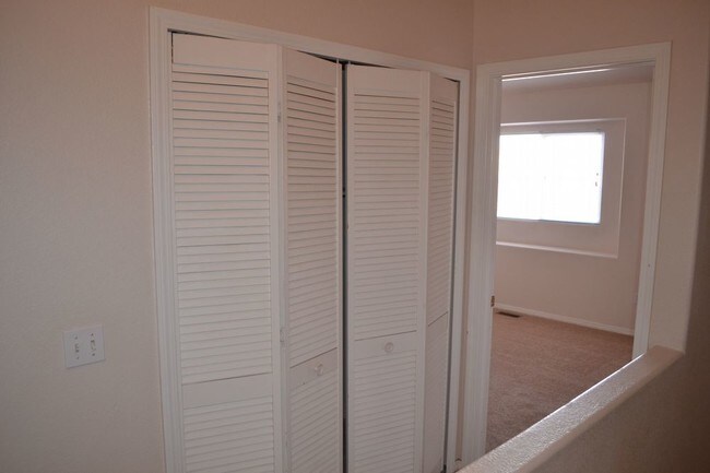 Building Photo - Great Briargate Townhome-with A/C