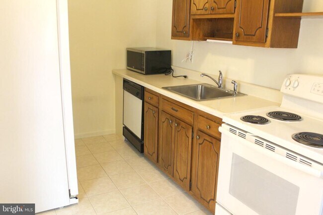 Building Photo - 1120 Linkside Dr