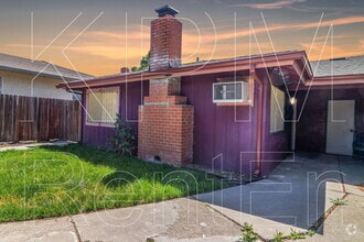 Building Photo - 206 Goya Dr