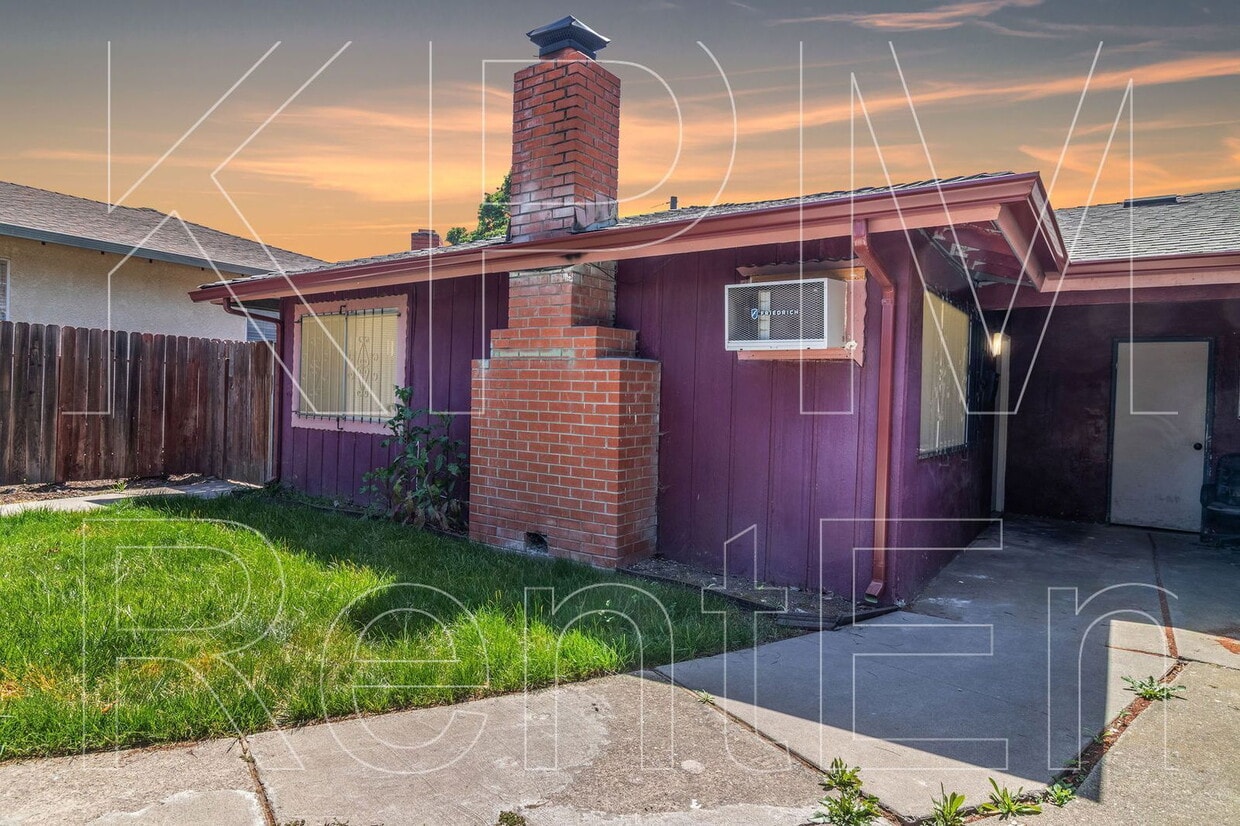 Primary Photo - 206 Goya Dr