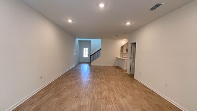 Building Photo - Luxury 3 Bedroom 2.5 Bath 2 car garage Townhome in the Gated Community of the Hammock