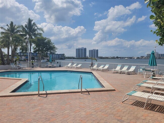 Foto del edificio - 2841 NE 163rd St