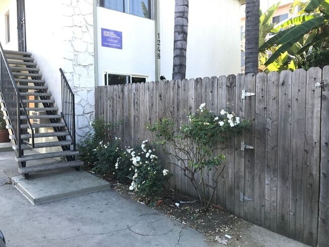 Building Photo - 1248 N Las Palmas Ave