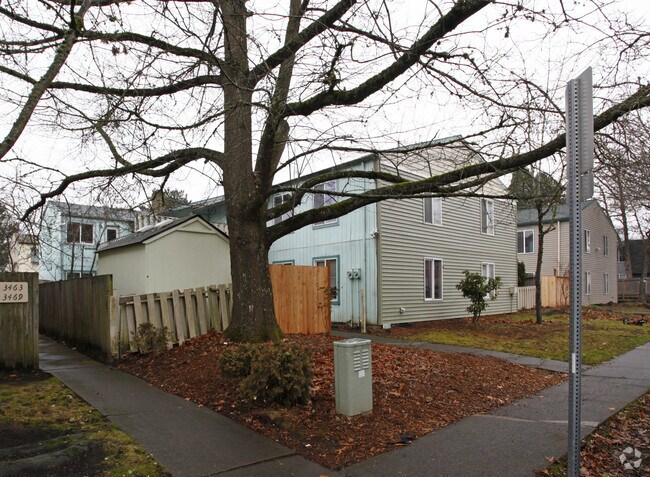 Building Photo - 3421-3429 SW 125th Ave