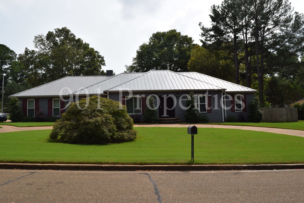 Foto principal - 8161 Pine Valley Ln