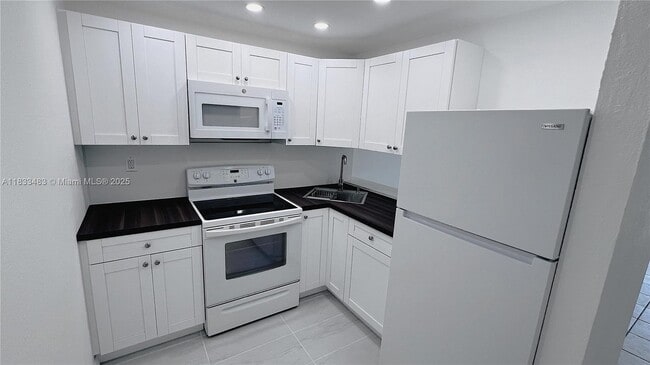 Building Photo - 801 NW 47th Ave