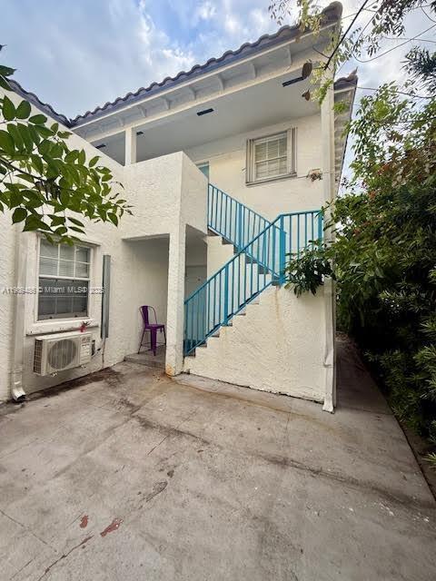 Foto del edificio - 6966 Byron Ave