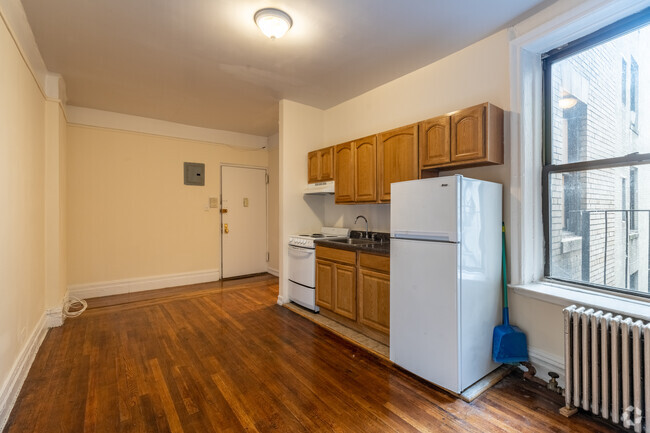 1BR, 1BA - 750SF - 812 W 181st St