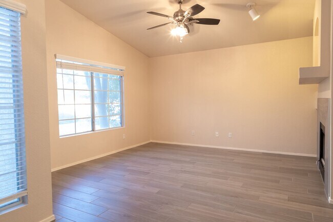 Foto del edificio - 8802 N 114th Ave