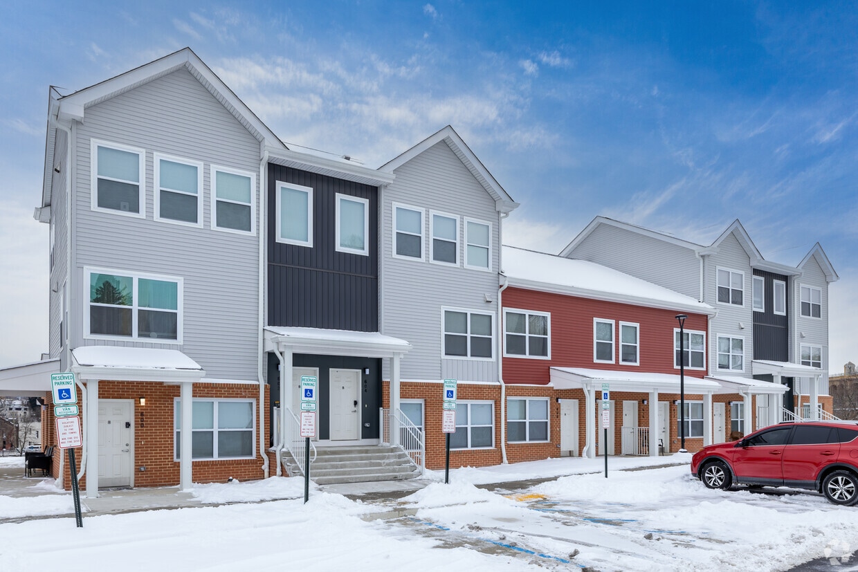 Primary Photo - Bridgeside Estates