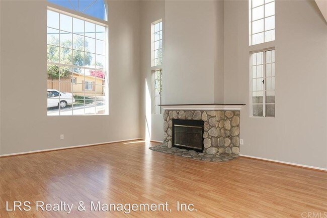 Building Photo - 9326 Rowell Ave