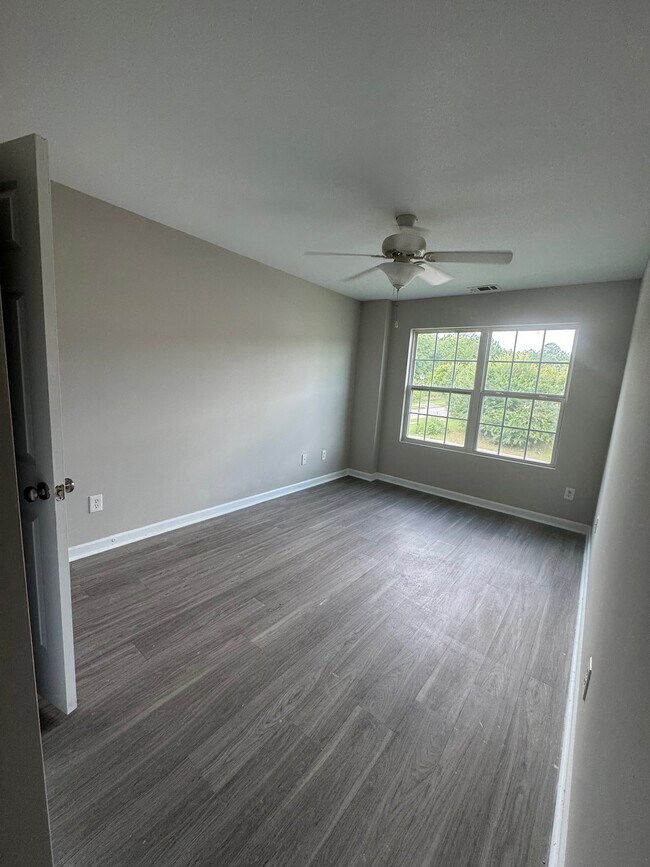 Foto del edificio - 1002 Mill Creek Way