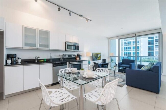 Foto del edificio - 6551 Collins Ave