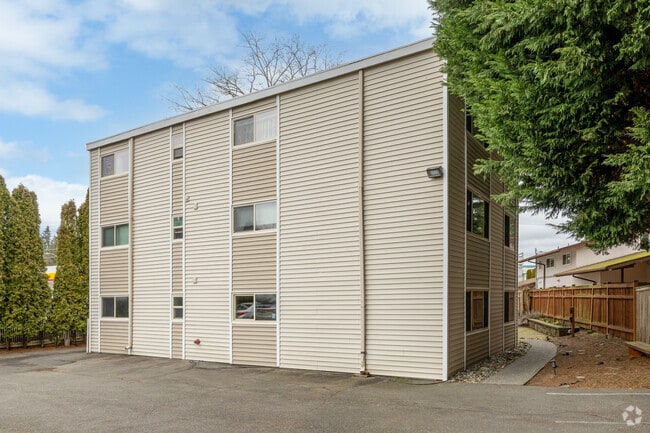 Building Photo - 2711 NE 115th St