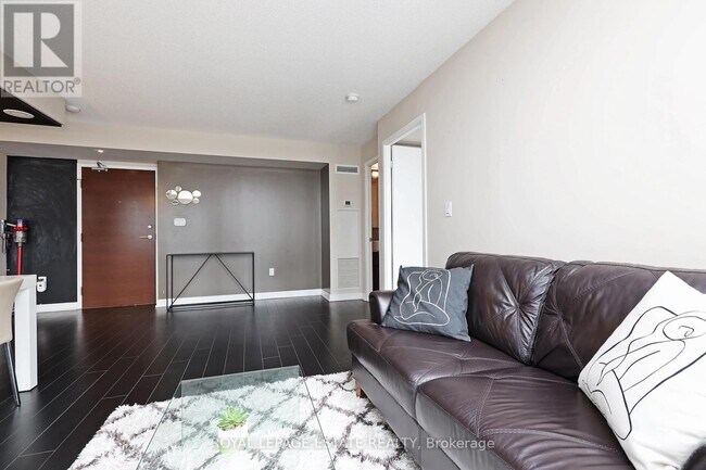 Building Photo - 10 Capreol Ct