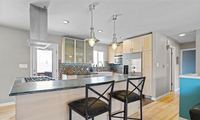 Foto del edificio - 4555 Brookfield Dr