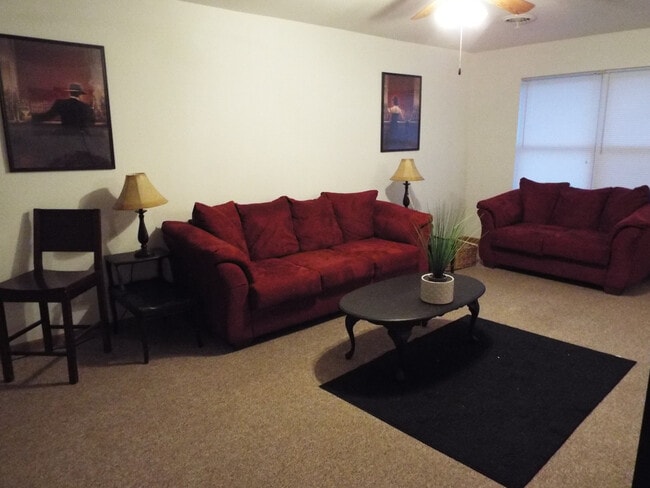 Building Photo - 1215 Sanpat Ln