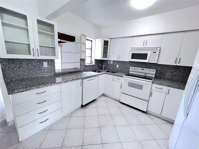 Photo - 2101 SW 81st Ave House