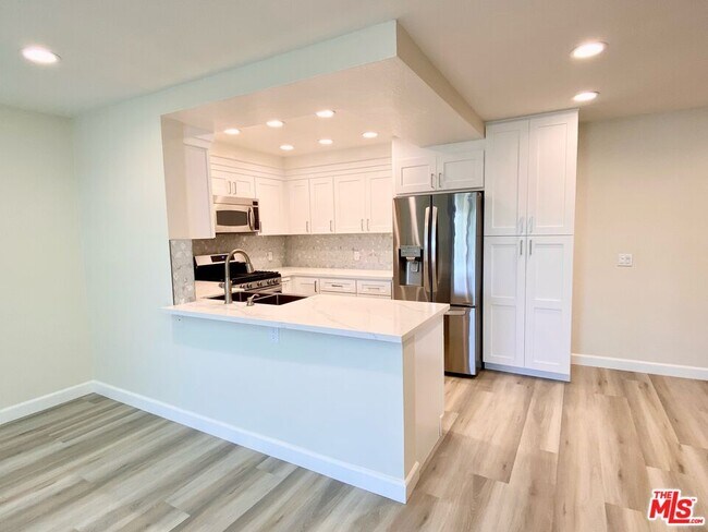 Foto del edificio - 8515 Falmouth Ave