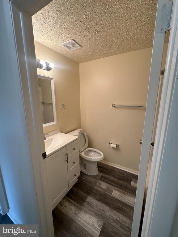 Building Photo - 550 Heather Ridge Dr