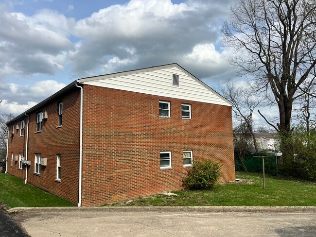 Building Photo - 5271 Hester Rd