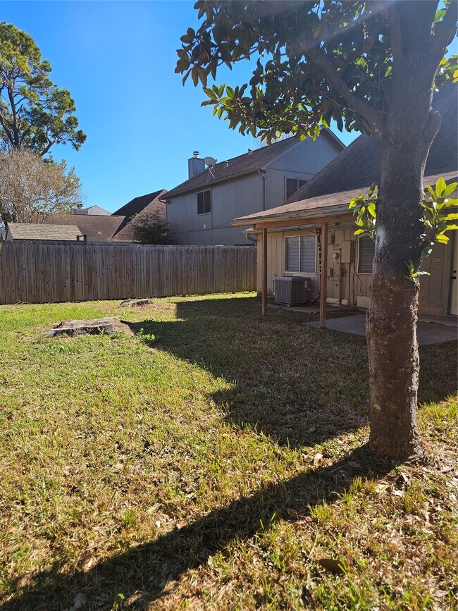 Foto del edificio - 1538 Ridgebriar Dr