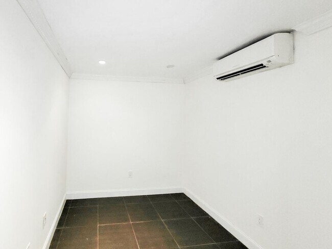 Building Photo - 332 E 71st St
