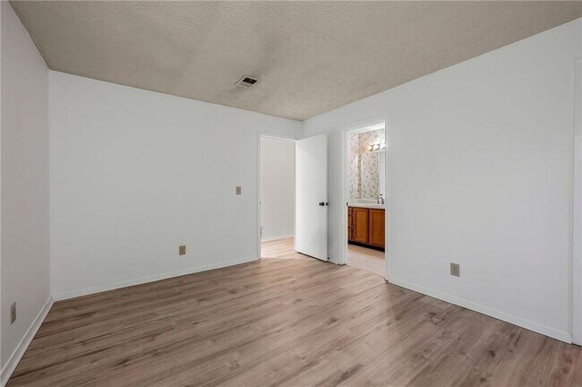 Building Photo - 1306 McClelen Way