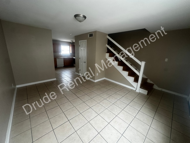 Building Photo - 14018 Virginia Dr