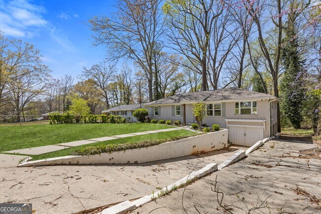 Building Photo - 2779 Horse Shoe Dr