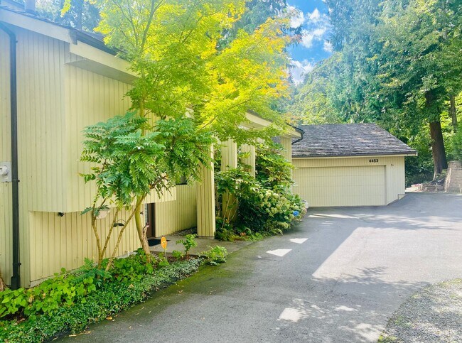 Building Photo - Elegant and Spacious Estate on Mercer Island