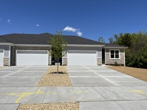 Building Photo - 974 Meadow Ln